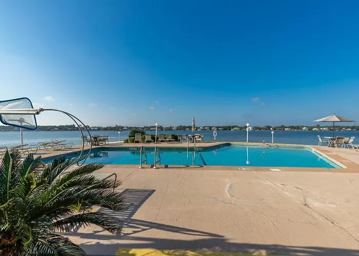 Apartment Compass Point 203 *