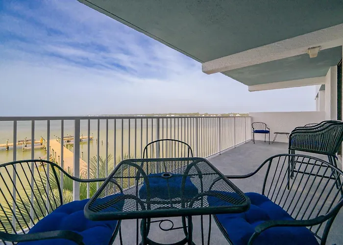 Apartment Compass Point 203 *