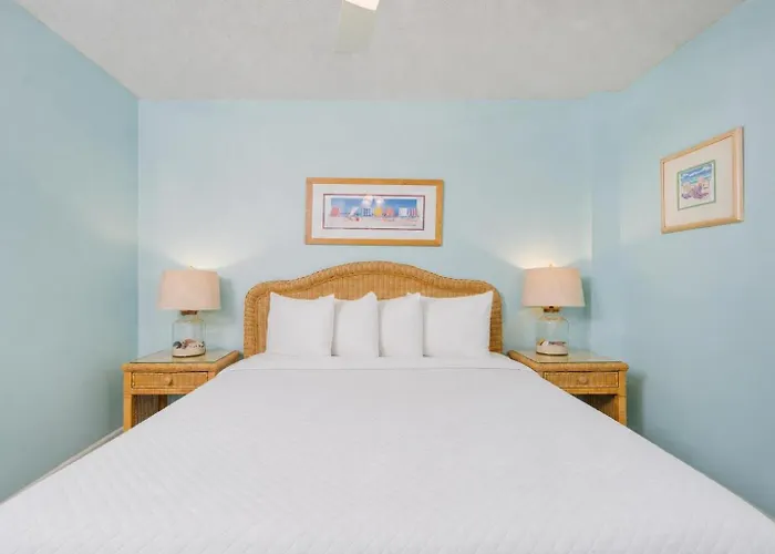 Apartment Compass Point 203